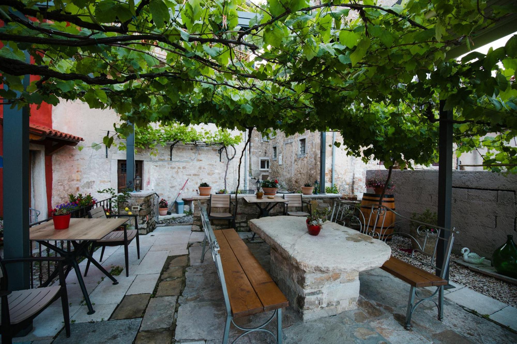 Guesthouse Villa Marija Мотовун Екстер'єр фото